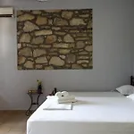 Suga 1 Guest house Qeparo