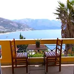 Suga 1 Guest house Qeparo