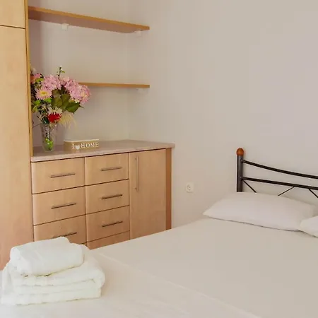 Suga 1 Vendégház Qeparo