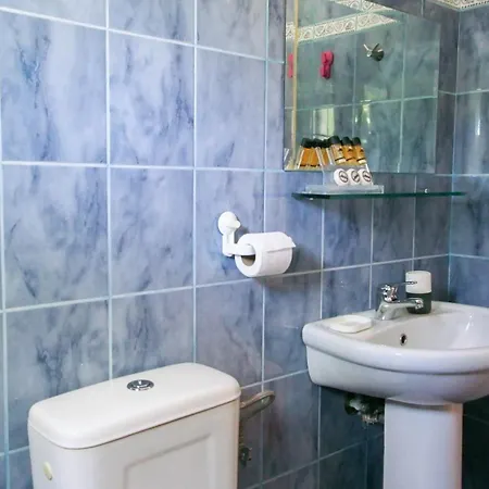 Suga 1 Guest house Qeparo