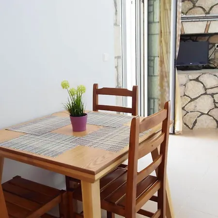 Konukevi Suga 1 Qeparo