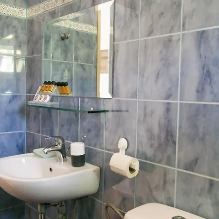 Konukevi Suga 1 Qeparo